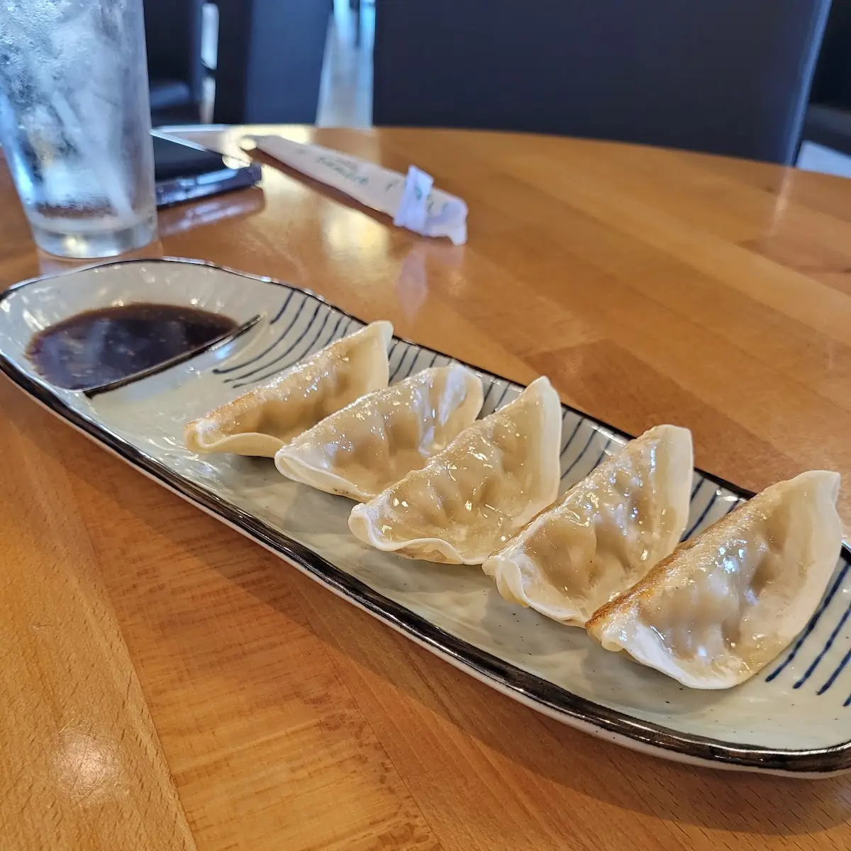 Pan-Fried Dumplings 6 锅贴 Pork